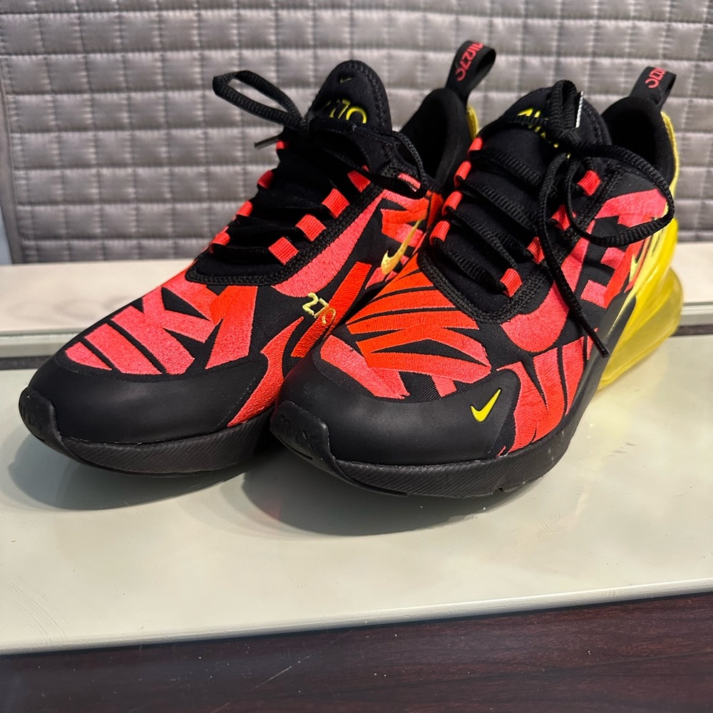 Nike 270
